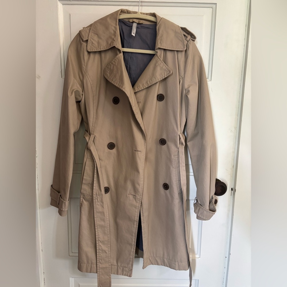 Old Navy Classic Tan Trench Coat. Size medium women. Like new.